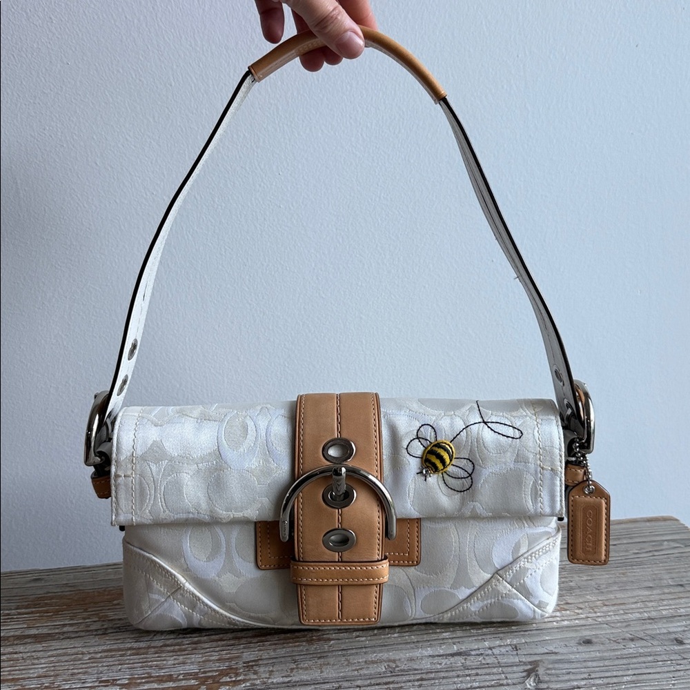 Y2K Vintage Coach White and Tan Shoulder Bag with Bee Accent